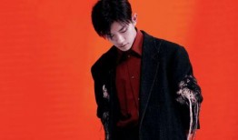 爆料易烊千玺垫肩视频,实力演绎偶像魅力