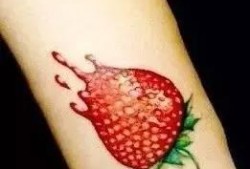 有个网红纹身吃瓜