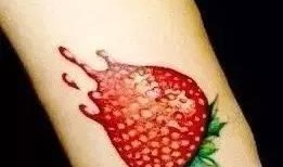 有个网红纹身吃瓜