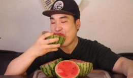 有个网红纹身吃瓜