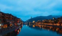 抖音爆料凤凰古城视频,凤凰古城魅力瞬间，带你领略湘西风情